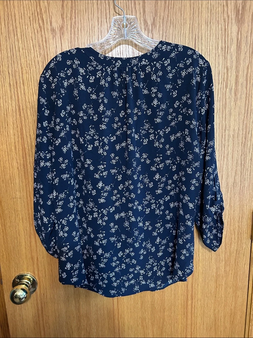 41 Hawthorn blouse top black and white Floral V-Neck working girl